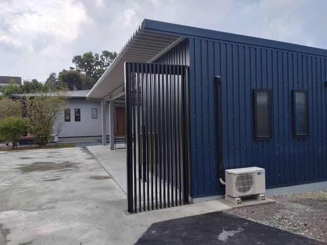 国富町スマート宅配ボックス・スリットパネル設置工事1