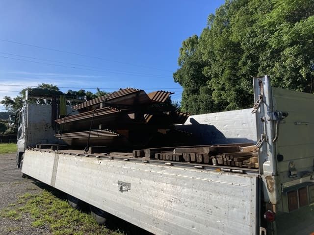 市役所発注河川工事矢板搬入1