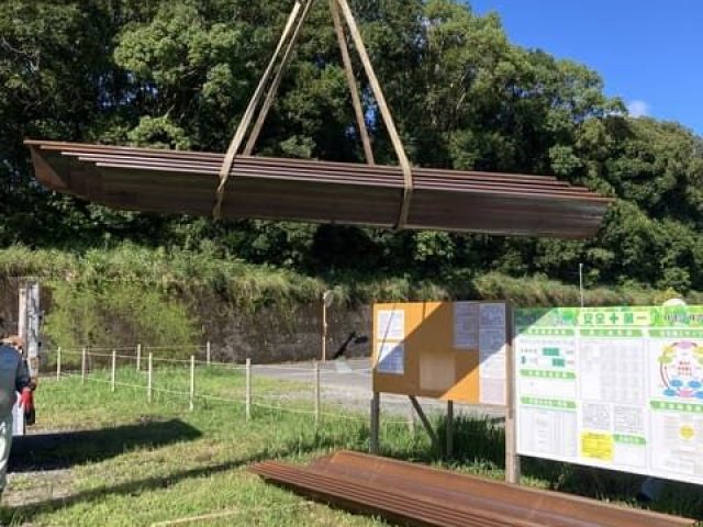 市役所発注河川工事矢板搬入2